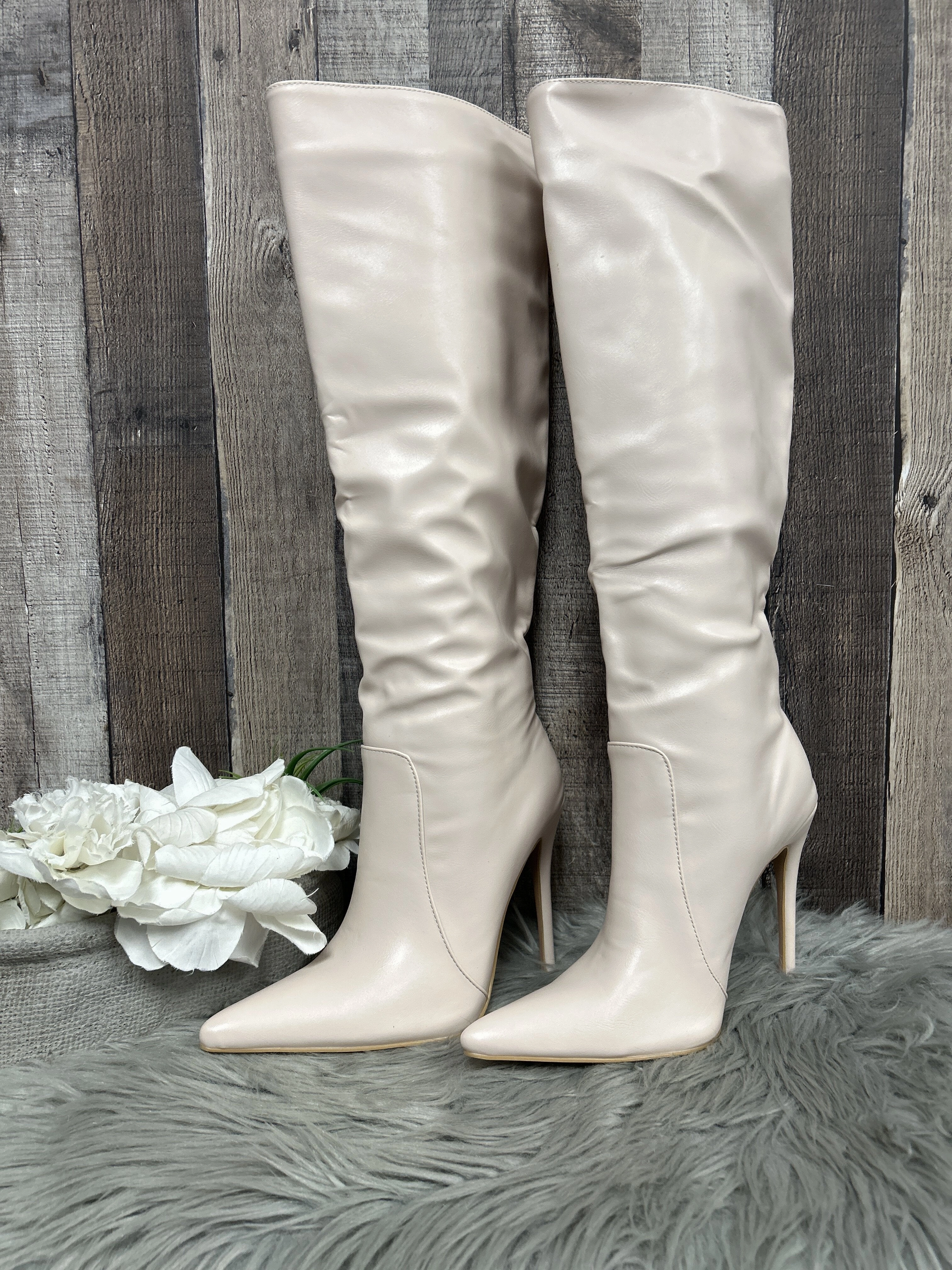 Boots Knee Heels By Pretty Little Thing  Size: 6