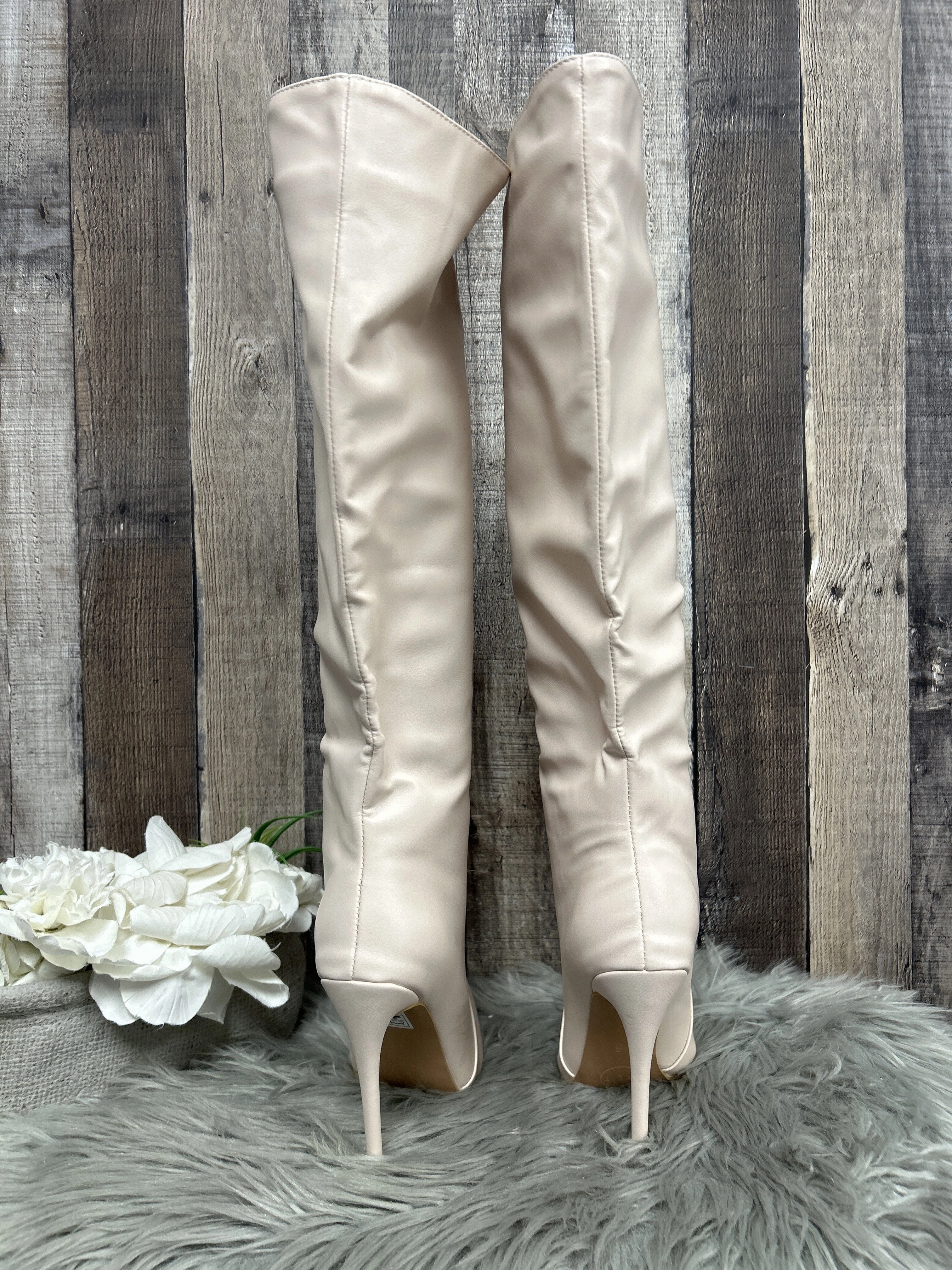 Boots Knee Heels By Pretty Little Thing  Size: 6