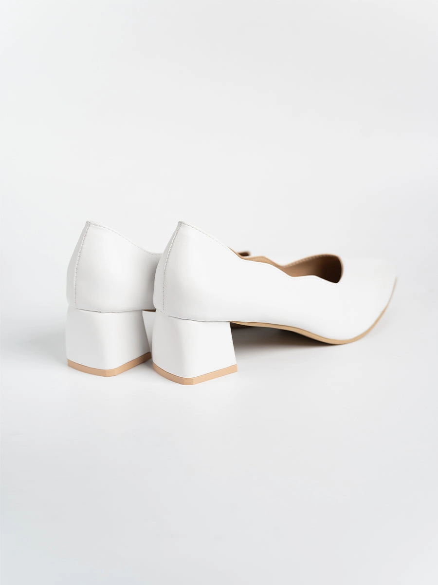 Clover Scallop Pointed Heels
