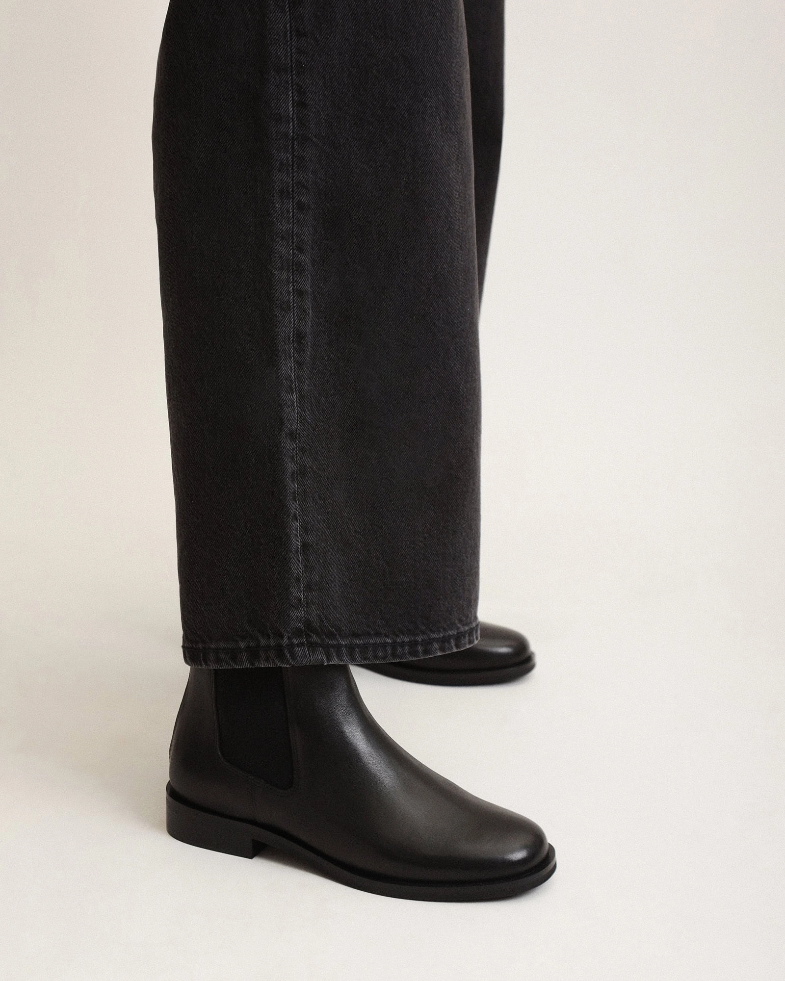 GABE FLAT ANKLE BOOTS BLACK LEATHER