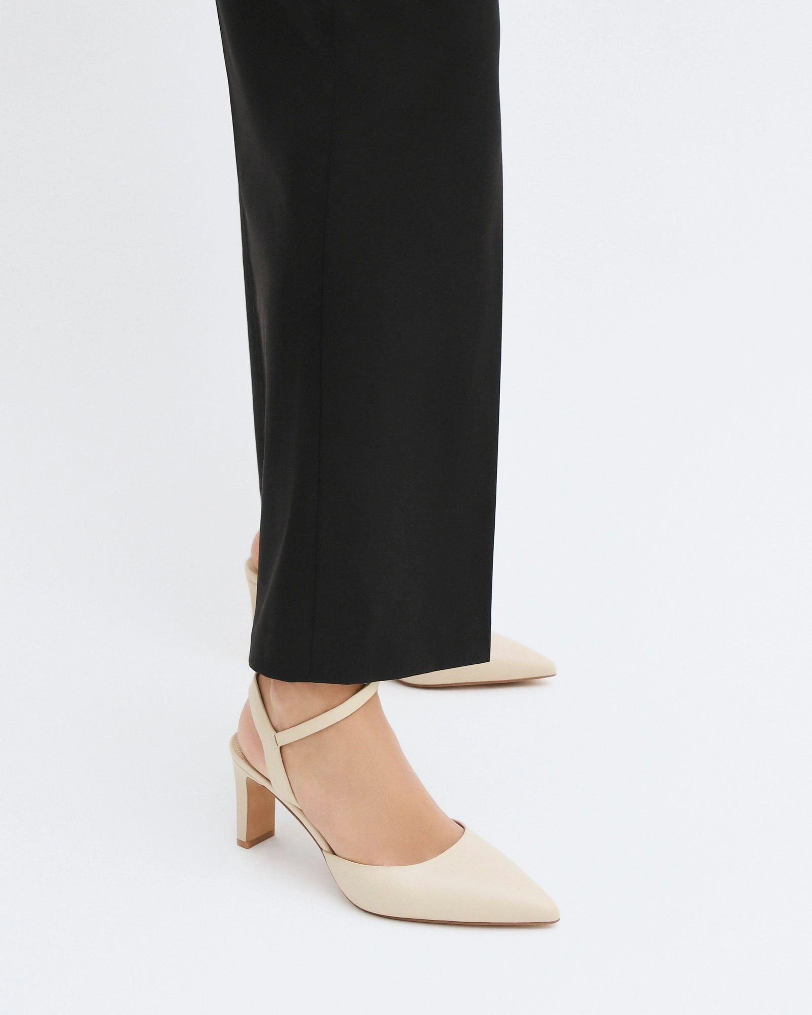 KHLOE MID HEELS SAND LEATHER