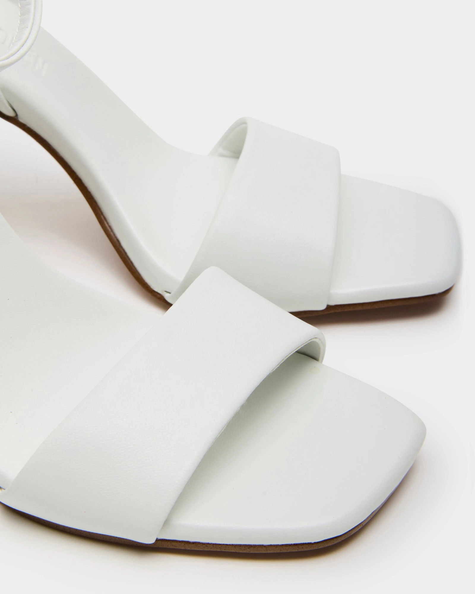 MESSA WHITE LEATHER