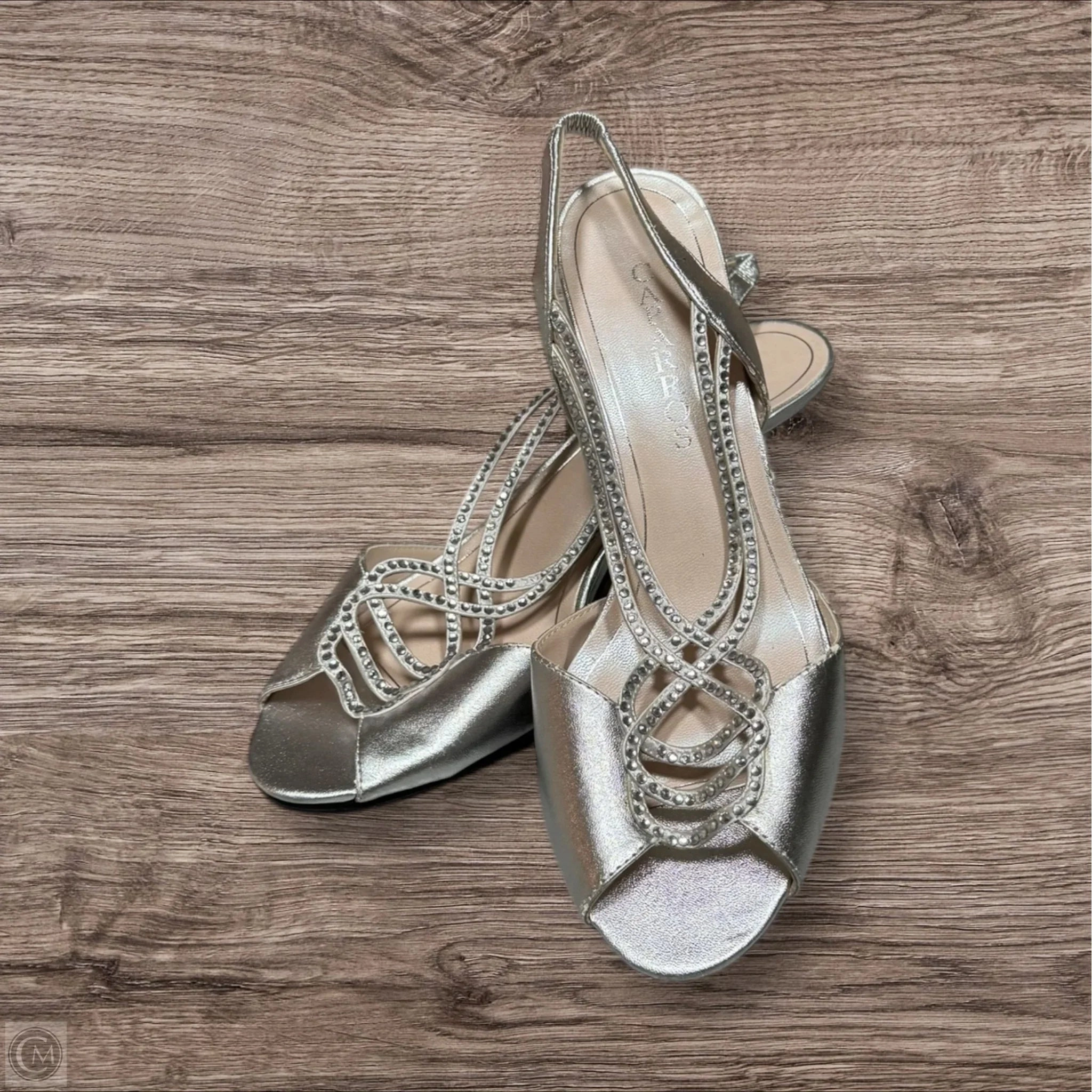 Sandals Heels Kitten By Clothes Mentor In Silver, Size: 8