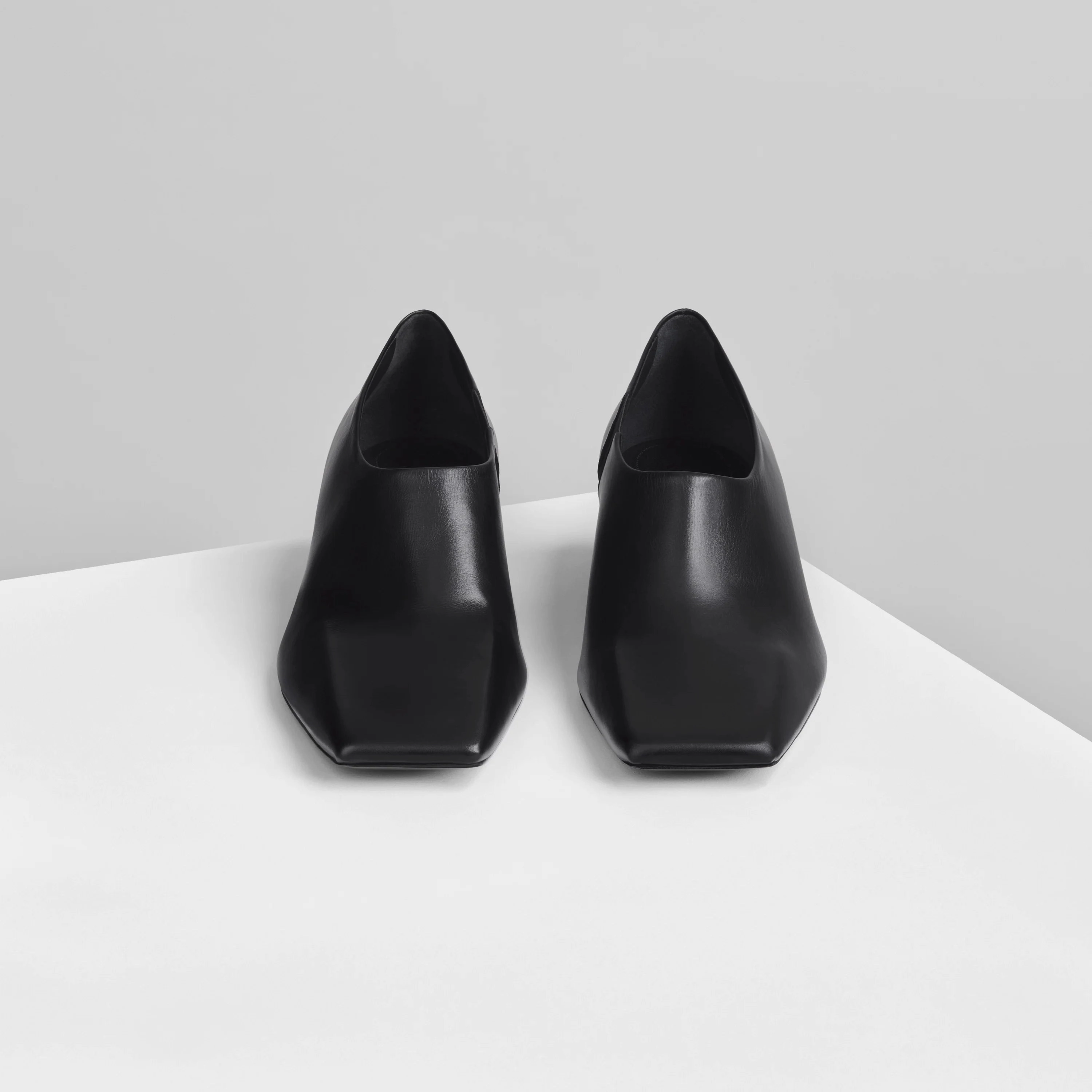 SQUARE EDGE TOE SLIP ON | black leather
