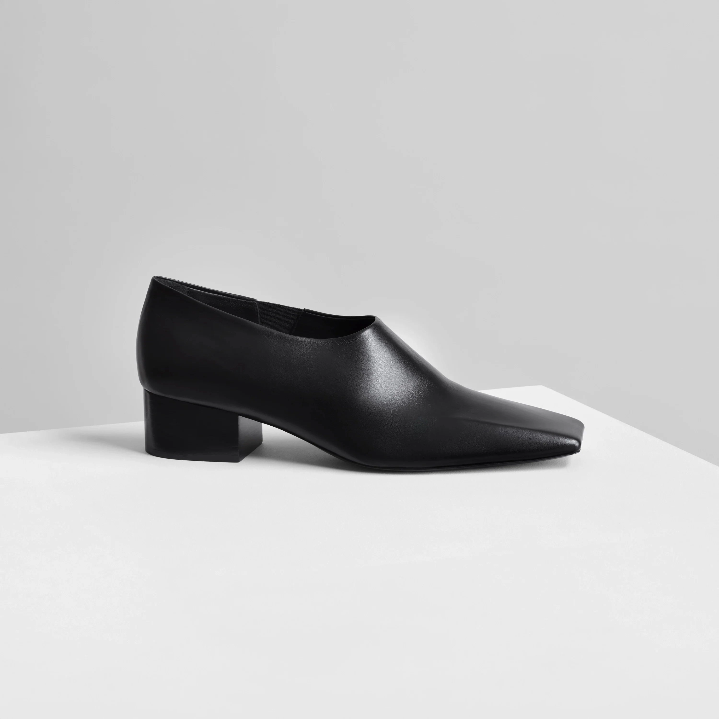 SQUARE EDGE TOE SLIP ON | black leather