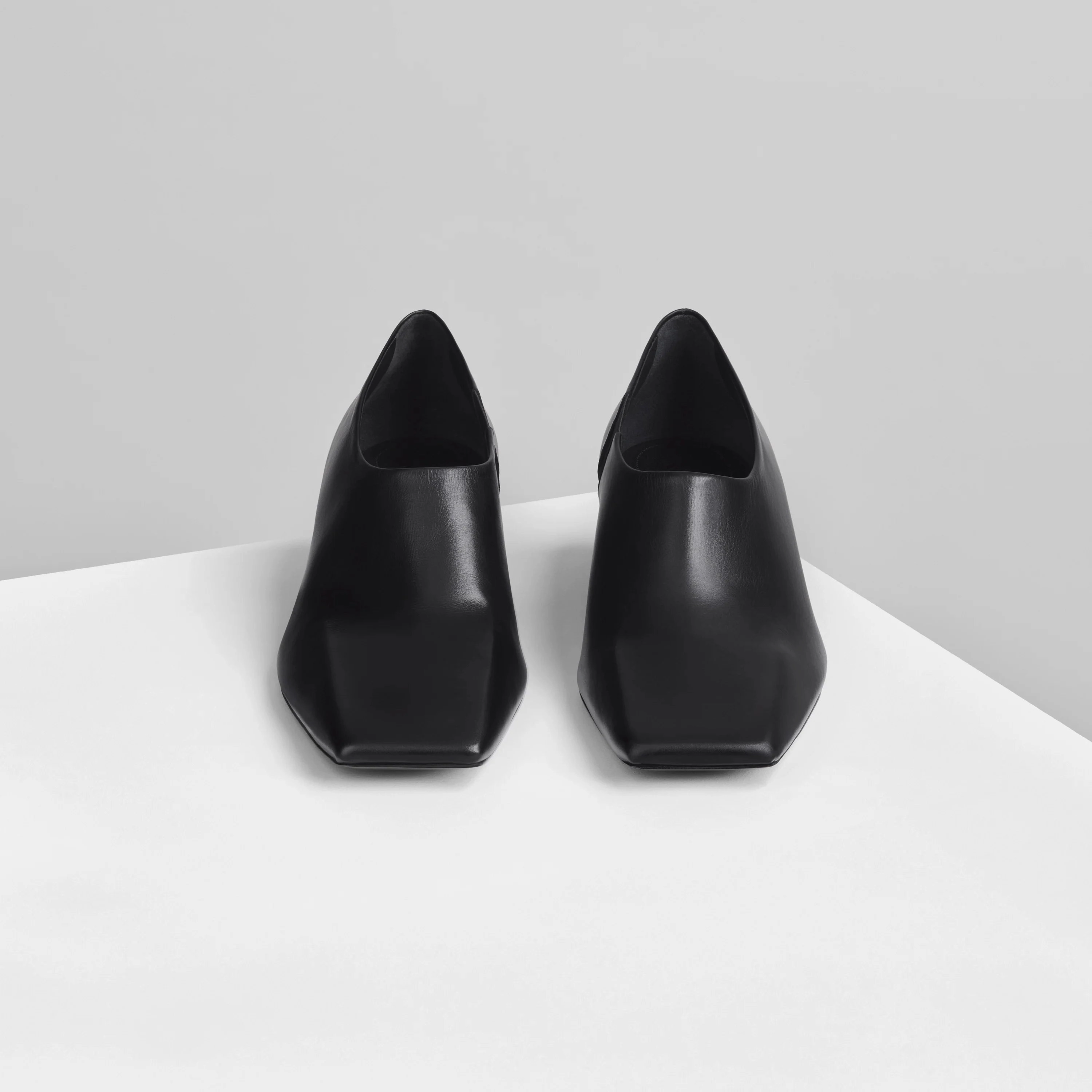 SQUARE EDGE TOE SLIP ON | black leather