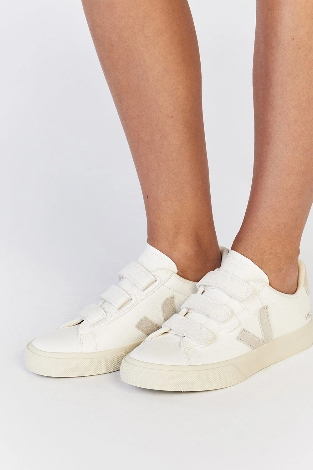 VEJA RECIFE EXTRA WHITE NATURAL