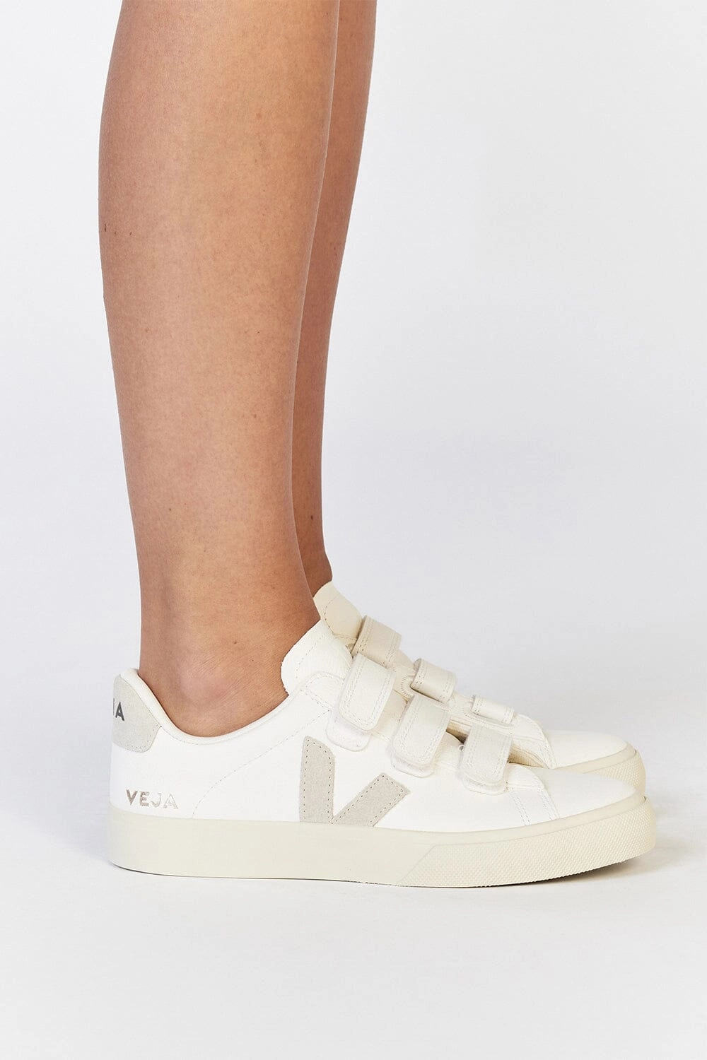 VEJA RECIFE EXTRA WHITE NATURAL